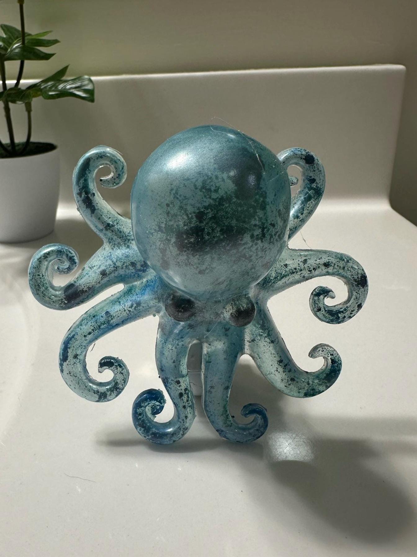 Octopus Ocean Night Light Handmade Resin Lamp with Nautical Charm | Aquarium-themed Decor | Sea Creature